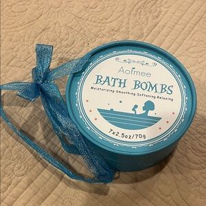 6 soothing scented bath bombs